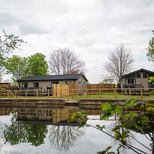 Lee Valley Hotell Hoddesdon Exterior photo