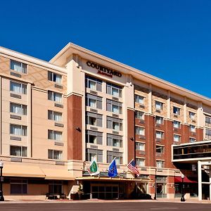 Courtyard Fort Wayne Downtown At Grand Wayne Convention Center Hotell Exterior photo