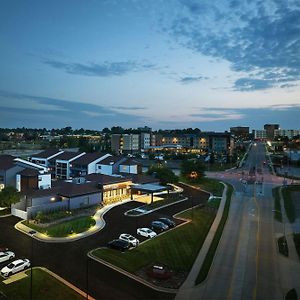 Courtyard St. Louis Westport Plaza Hotell Maryland Heights Exterior photo