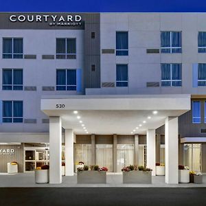 Courtyard By Marriott Hamilton Hotell Exterior photo