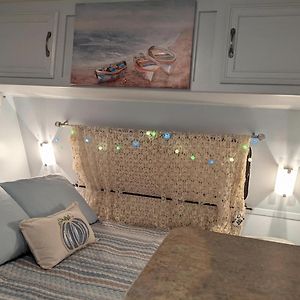 Tiny Cozy Coastal Camper Hotell Jamestown Exterior photo