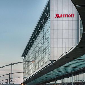 Marriott Montreal Airport In-Terminal Hotel Dorval Exterior photo