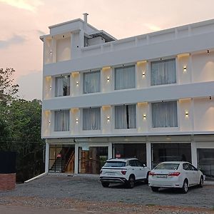 Sreeja Myst Hotell Athirappilly Exterior photo