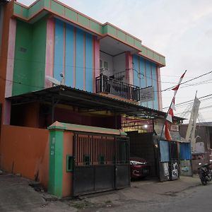 Oyo 93876 Athirah Kost Hotell Tolo Exterior photo