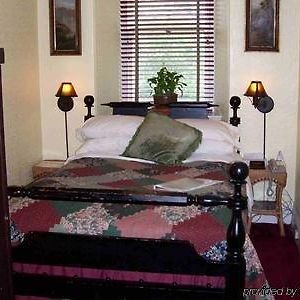 The William Lewis House Hotell Washington Room photo