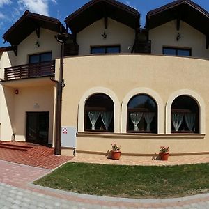 Pensiunea Berna Hotell Bacău Exterior photo