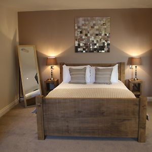 The Woodman Inn Bedale Room photo