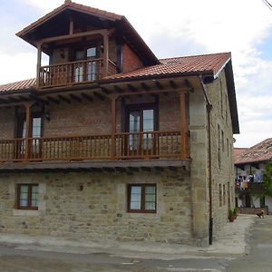 Las Anjanas De Lloreda Lägenhet Lloreda  Exterior photo