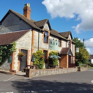 The Walnut Tree Hotell West Camel Exterior photo