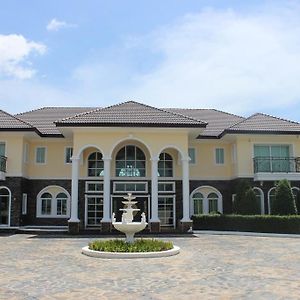 The Mansion Hotell Pran Buri Exterior photo