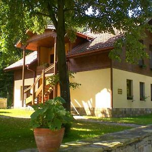 Bryasta Hotell Veliko Tărnovo Exterior photo