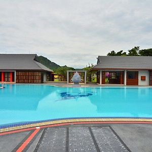 Lakeside Chalet By Mida Hotell Kanchanaburi City Exterior photo