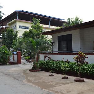 Remember Inn Nyaungshwe Exterior photo