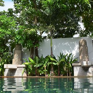 The Botanic Villa & Restaurant Siem Reap Exterior photo