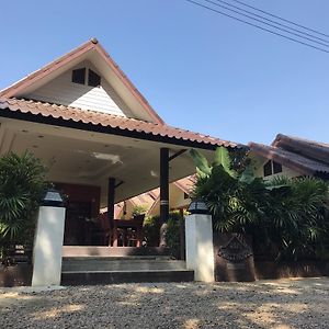 Jim Guesthouse Kanchanaburi City Exterior photo