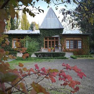 La Casona Del Rio Hotell Trelew Exterior photo