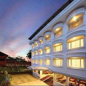 Cochin Palace Hotell Kochi Exterior photo