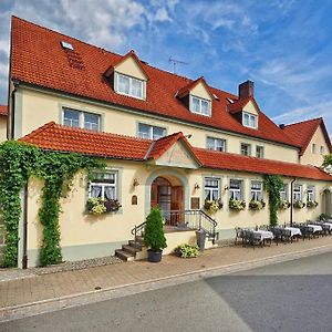 Brauereigasthof Zum Loewenbraeu Hotell Adelsdorf Exterior photo