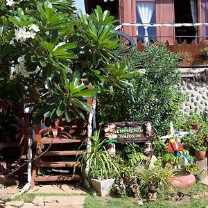 Happy House On The Beach Hotell Pran Buri Exterior photo