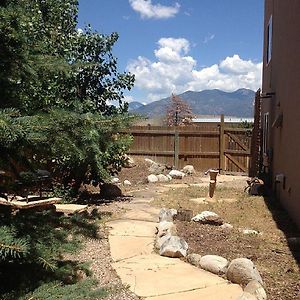 Adorable Taos Townhome Exterior photo