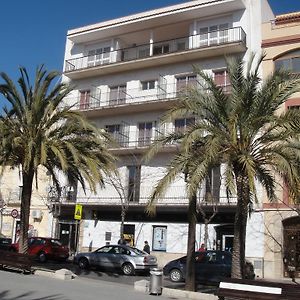 Hostal Residencia Celma Hotell Sant Carlos de la Ràpita Exterior photo