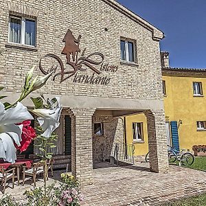 Il Ristoro Del Viandante Hotell Offagna Exterior photo