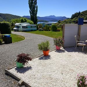 Picton'S Waikawa Bay Holiday Park Hotell Exterior photo