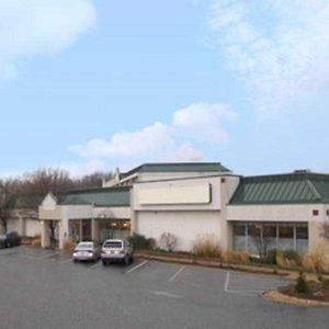 Ramada Saint Louis Airport Hotell Wentzville Exterior photo