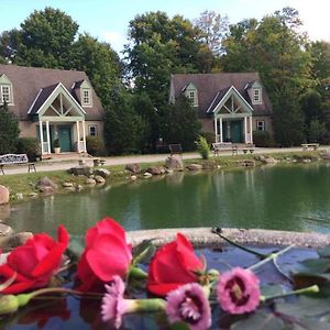 Spruce Hill Inn&Cottages Mansfield Exterior photo