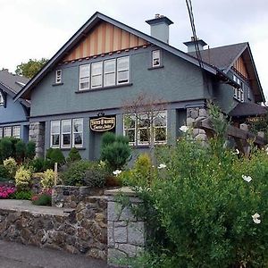 Trutch Manor Bed and Breakfast Victoria Exterior photo