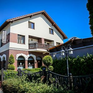 Pensiunea Casa Vera Hotell Târgu Jiu Exterior photo