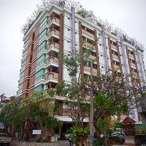 Latin Garden Hotell Bangkok Exterior photo