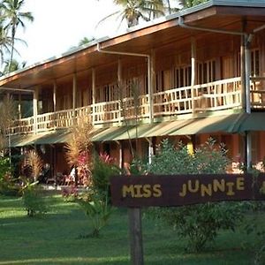 Miss Junies Lodge Tortuguero Exterior photo