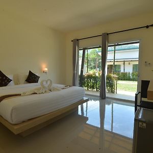 Malee Sirin Old Town Hotell Ko Lanta Exterior photo