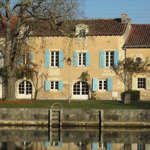 L'Etoile Du Port Bed and Breakfast Saint-Jean-dʼAngély Exterior photo