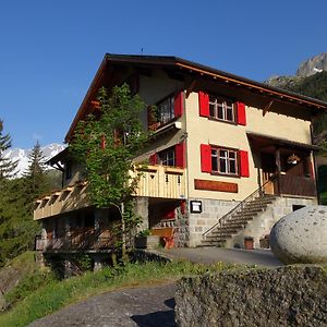 Gasthaus Goescheneralp Hotell Göschenen Exterior photo