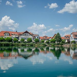 Seehotel Niedernberg - Das Dorf Am See Exterior photo