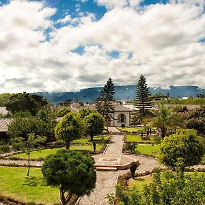 Hosteria Hacienda Pueblo Viejo Hotell Atuntaqui Exterior photo