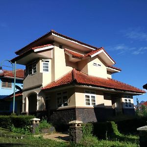 Villa Tamie Bumi Ciherang Puncak Exterior photo