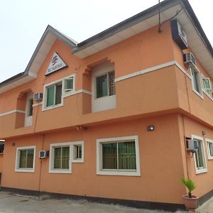 Dc Bar & Suites Lagos Exterior photo