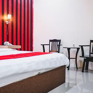 Reddoorz Plus Near Mall Panakukang Hotell Makassar Exterior photo