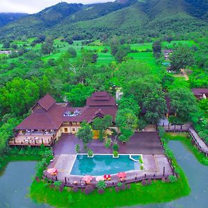 Aureum Palace Hotel & Resort Inle Nyaungshwe Exterior photo