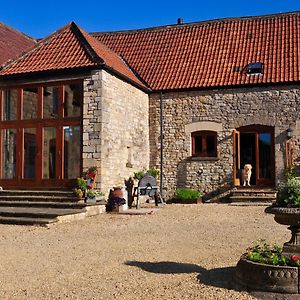 The Old Stables Bed & Breakfast Bed and Breakfast Shepton Mallet Exterior photo