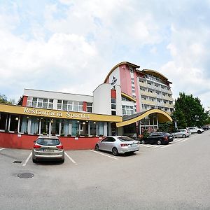 Alexandra Šport Hotel Púchov Exterior photo