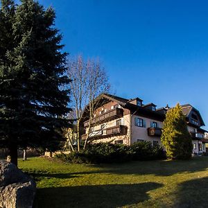 Entenwirt Seeham Hotell Exterior photo