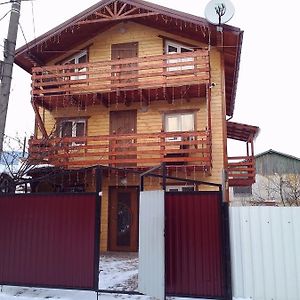 U Karoliny Hotell Jaremtje Exterior photo