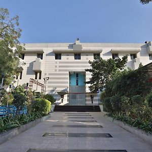 Oyo 5054 Sun-N-Step Club Hotell Ahmedabad Exterior photo