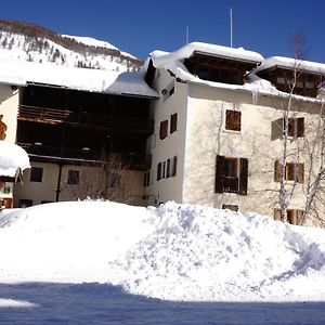 Le Ristolas Hotell Exterior photo