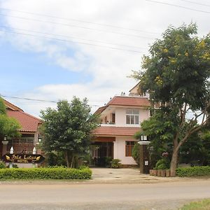 Inle Lotus Hotel Nyaungshwe Exterior photo