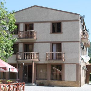 Hotel Kavkasioni Qvareli Exterior photo